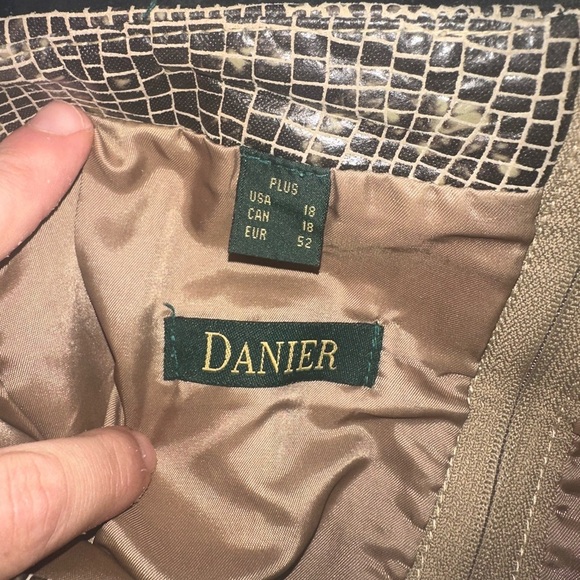 Vintage Luxury Danier Genuine Snakeskin Leather Skirt Suit Size M (Vintage XL) - Picture 8 of 8